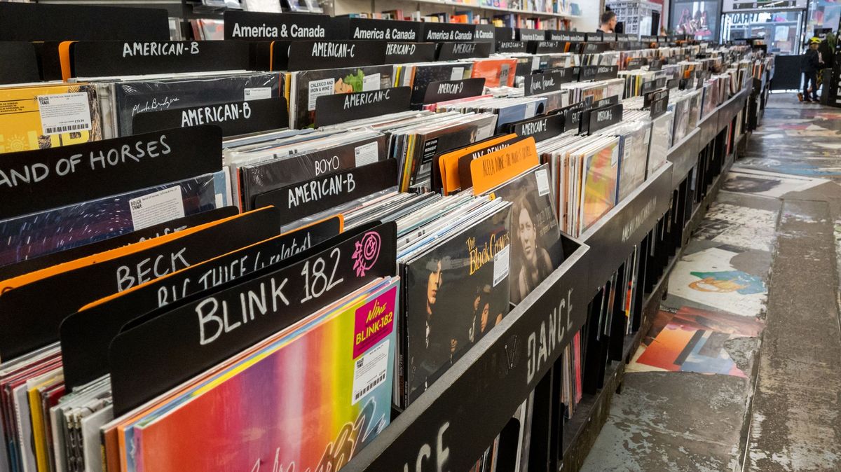 Prodej vinylových nosičů překonal v pololetí prodej CD